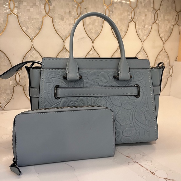 Light Blue Coach Swagger and Wallet with Tea Rose Tooling. - Picture 3 of 11